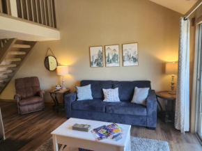Charming 2-Bedroom Condo with Loft - Scenic Views - Stairs Required - FREE ATTRACTION TICKETS - FC40-9